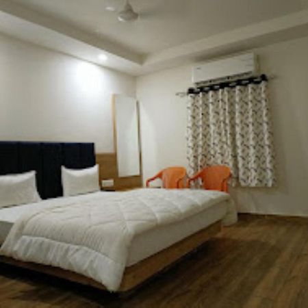 Hotel Kutchi Palace, Dwarka エクステリア 写真